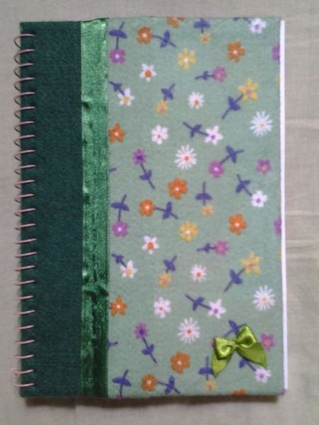 Caderno Floral Verde